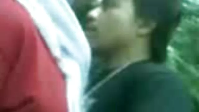 شوهر بالغ شاندا فای گربه الاغ خود را در رابطه جنسی تلفنی پورن کده پر می کند!