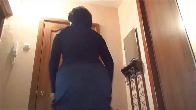 دختر کوچک کانال سکسی کده موی پر هیاهو در دستشویی خودارضایی می کند