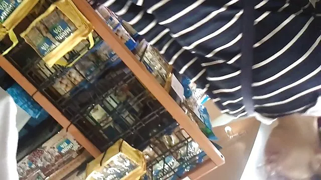 دو بور پس از یک تلگرام سکس سوپر شب اقامت در باشگاه ، دو سیستم مدیریت غالب را لعنتی می کنند