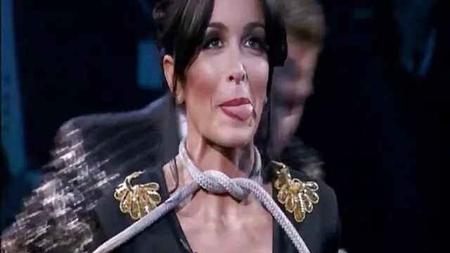 Rocco Siffredi پورن کده از دیک بزرگ خود استفاده می کند