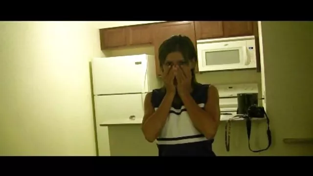 نوجوان سبزه ریزه اندام دیک بزرگ را در الاغ الاغ خود می گیرد کانال سکسی شب زدگان