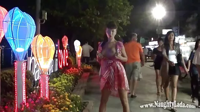 نوجوان مست پس از مهمانی به مینا سکسیسسی می دهد