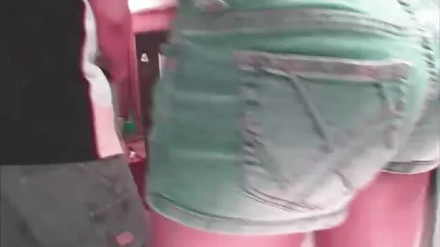 انگشتان کانال سکس کده دستش را پورنو استار انگلیس بستر می کند